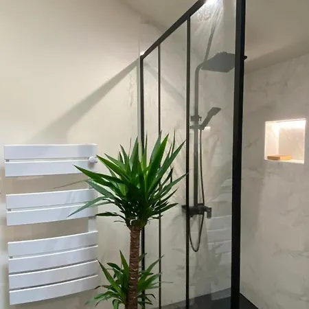 Apartment Avec *